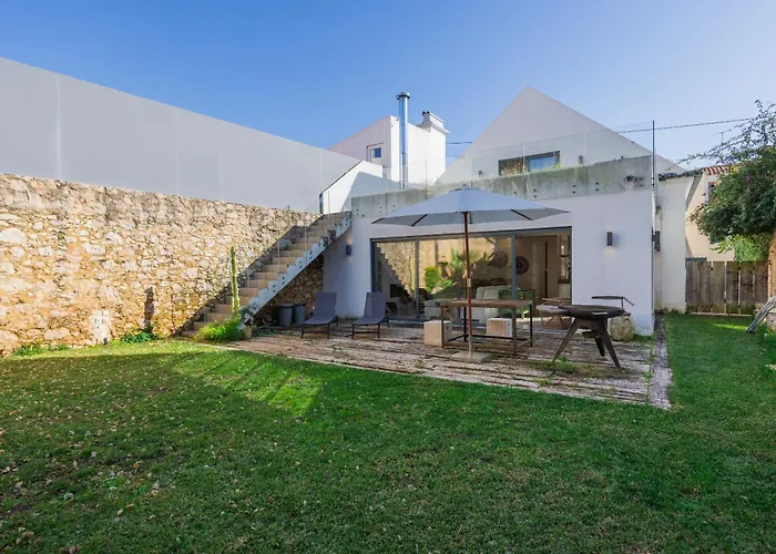 189 - Charming Garden In The Heart Of