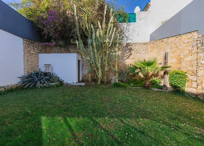 189 - Charming Garden In The Heart Of *