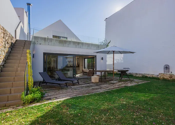 189 - Charming Garden In The Heart Of Villa Cascais
