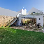 189 - Charming Garden In The Heart Of