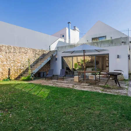 189 - Charming Garden In The Heart Of