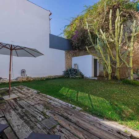 189 - Charming Garden In The Heart Of Vila