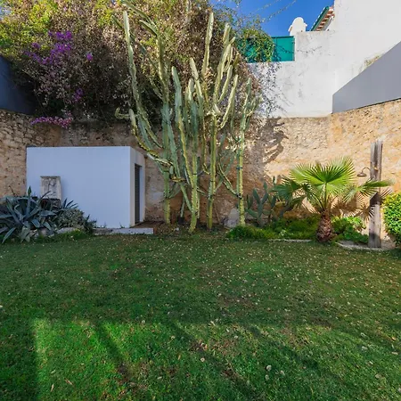 189 - Charming Garden In The Heart Of *