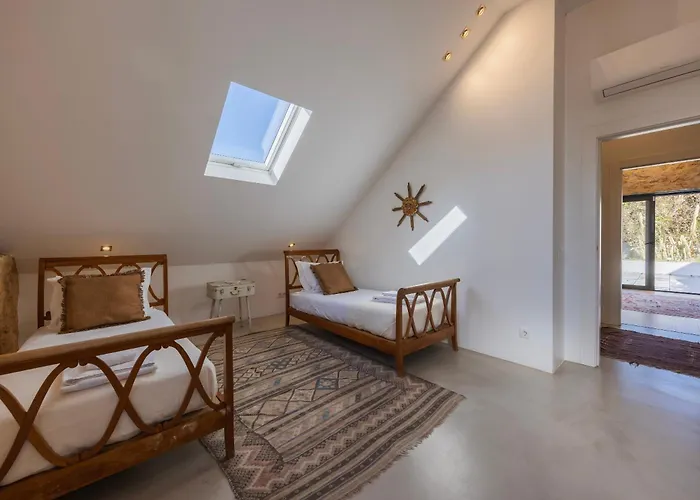 189 - Charming Garden In The Heart Of Villa Cascais