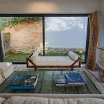189 - Charming Garden In The Heart Of