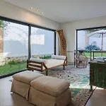 189 - Charming Garden In The Heart Of